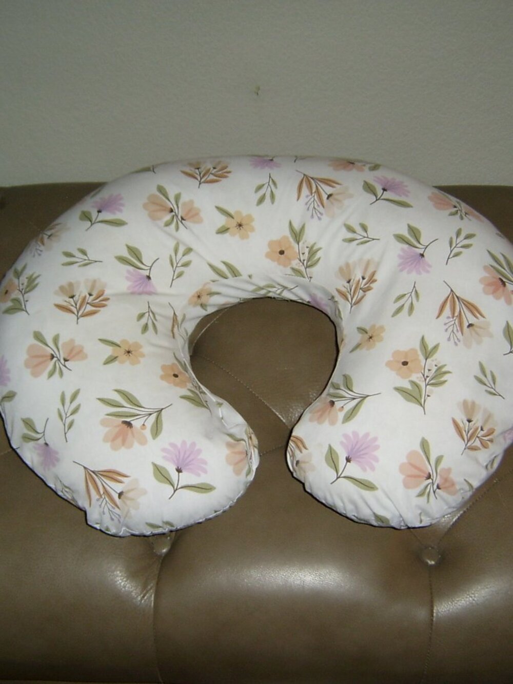 Boppy Nursing Pillow Floral, VGUC